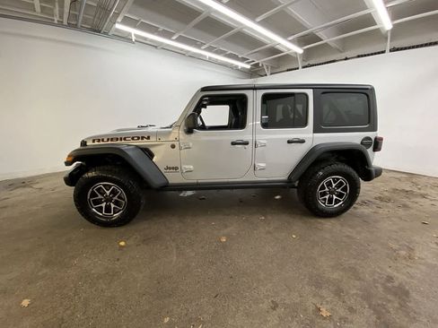 Used 2024 Jeep Wrangler Unlimited Rubicon image 3