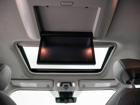 Used 2022 Toyota Sienna Limited image 20