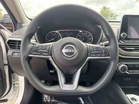 Used 2025 Nissan Altima 2.5 SV FWD image 27
