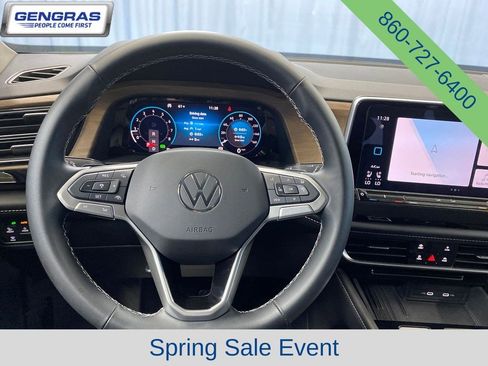 Used 2025 Volkswagen Atlas SE AWD/4WD image 18
