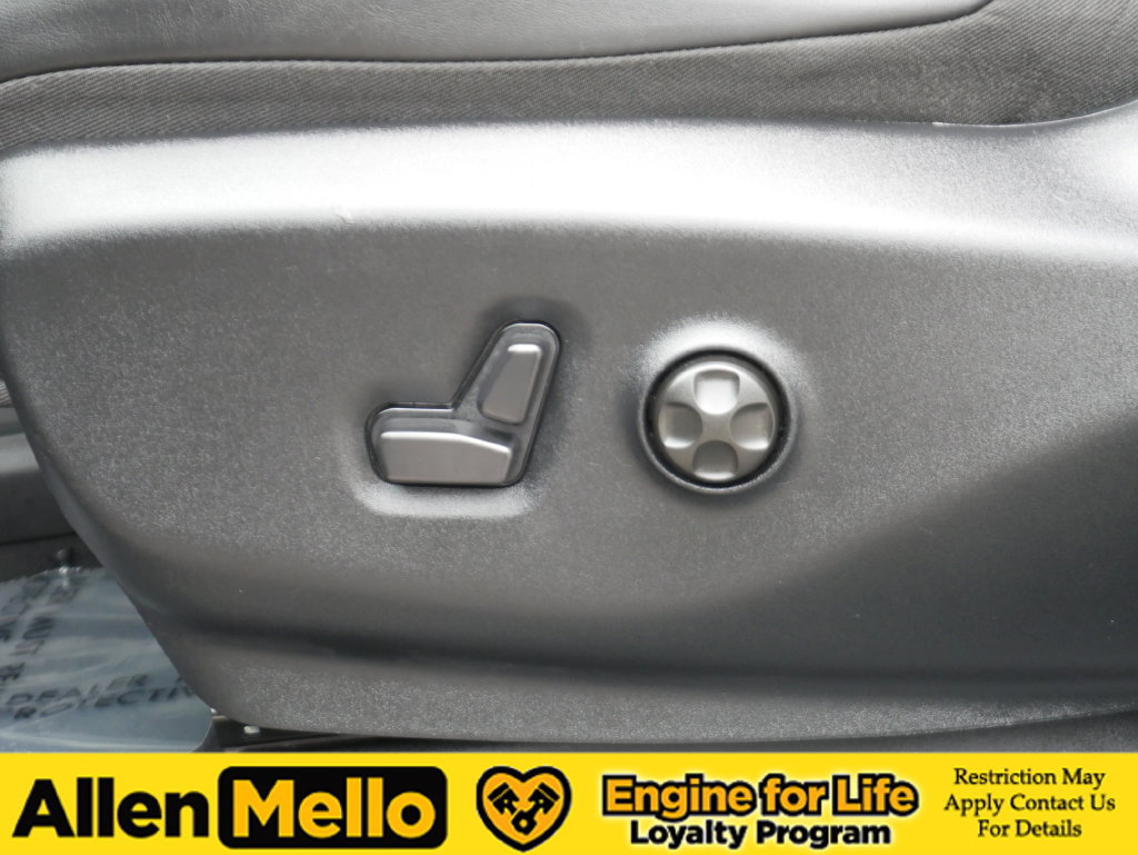 Used 2025 Chrysler Pacifica Limited FWD image 15