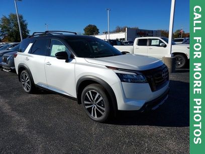New 2025 Nissan Pathfinder Platinum w/ Black Appearance Package