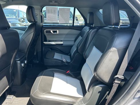 Used 2022 Ford Explorer XLT w/ Equipment Group 202A AWD/4WD image 10