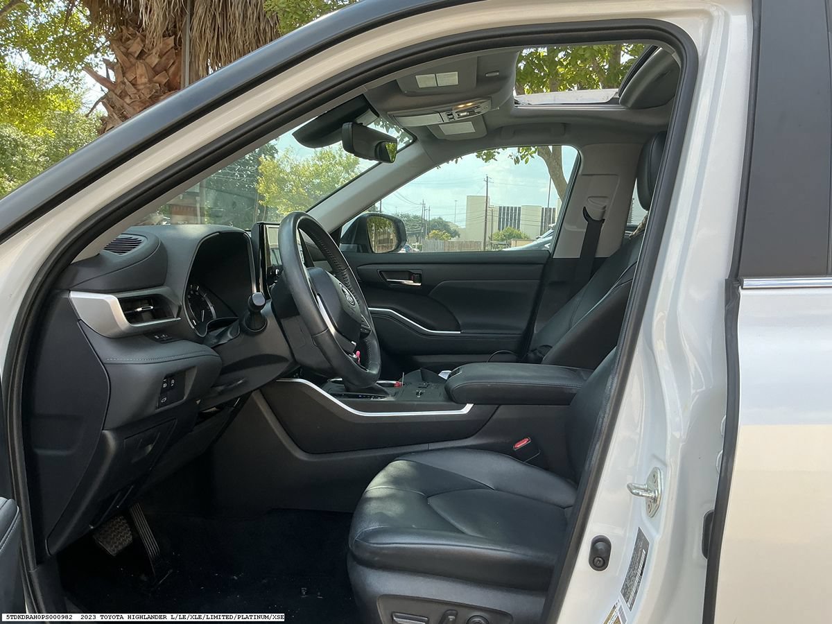 Used 2023 Toyota Highlander XLE FWD image 9