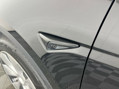 Used 2022 Tesla Model Y Long Range AWD/4WD image 16