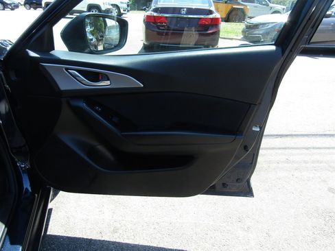 Used 2017 MAZDA MAZDA3 Sport w/ Preferred Equipment Package FWD image 17