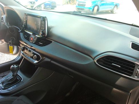 Used 2019 Hyundai Elantra GT FWD image 34