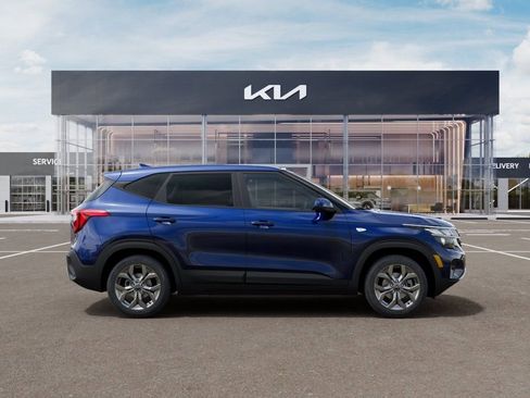 New 2026 Kia Seltos LX FWD image 3