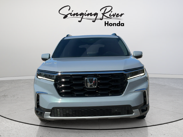 Used 2025 Honda Pilot Touring image 2