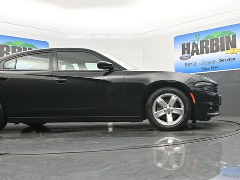 Used 2015 Dodge Charger SXT image 21