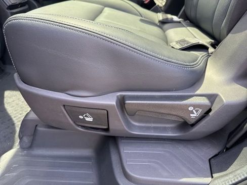 Used 2025 Subaru Ascent Limited w/ Popular Package #2 AWD/4WD image 28