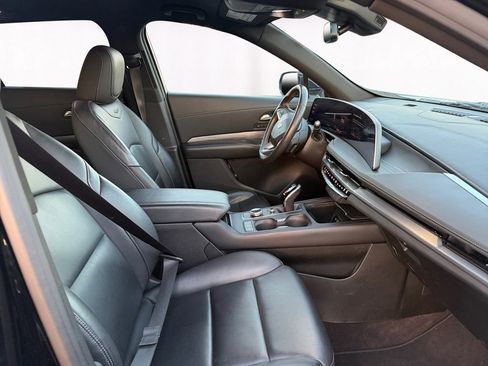 Used 2024 Cadillac XT4 Premium Luxury image 15