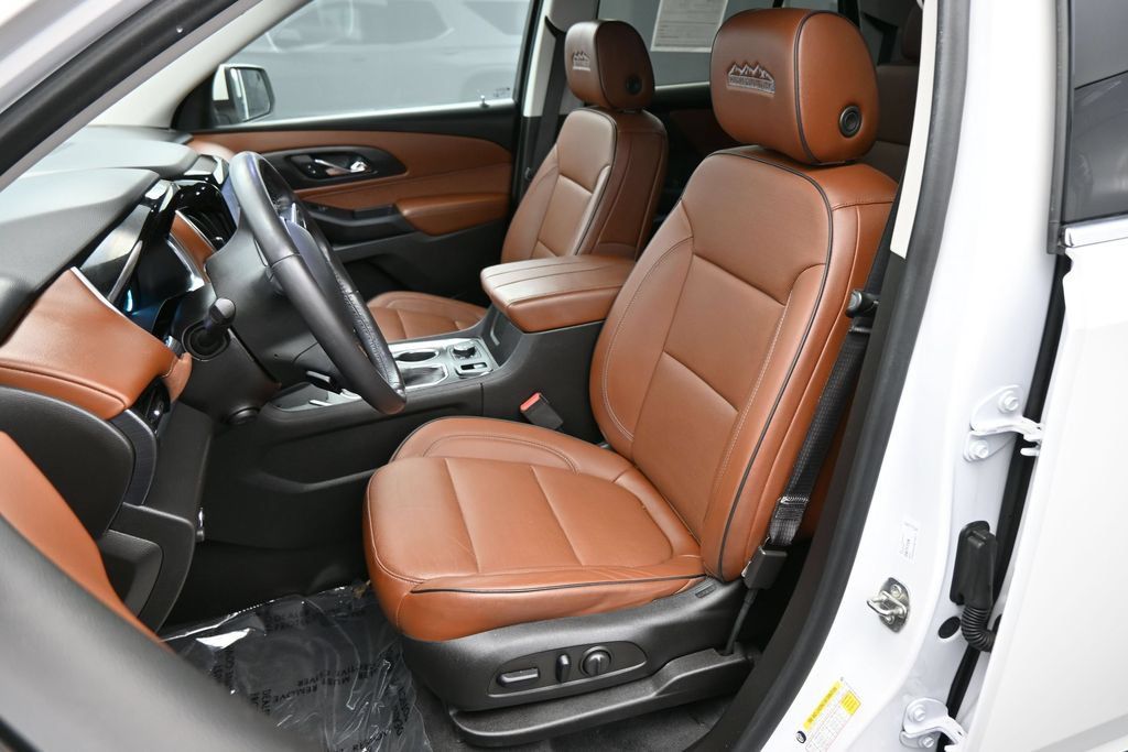 Used 2021 Chevrolet Traverse High Country FWD image 17