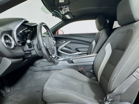 Used 2020 Chevrolet Camaro LT RWD image 9