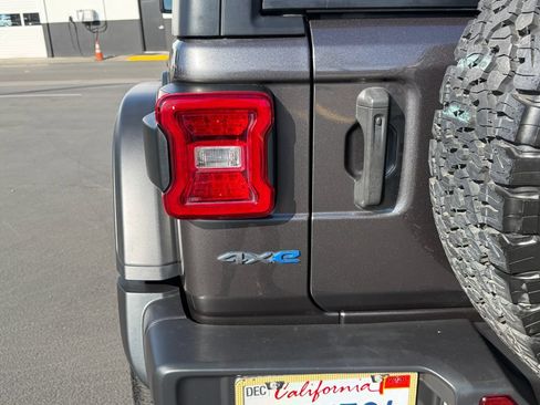 Used 2022 Jeep Wrangler Unlimited Rubicon 4xe AWD/4WD image 11