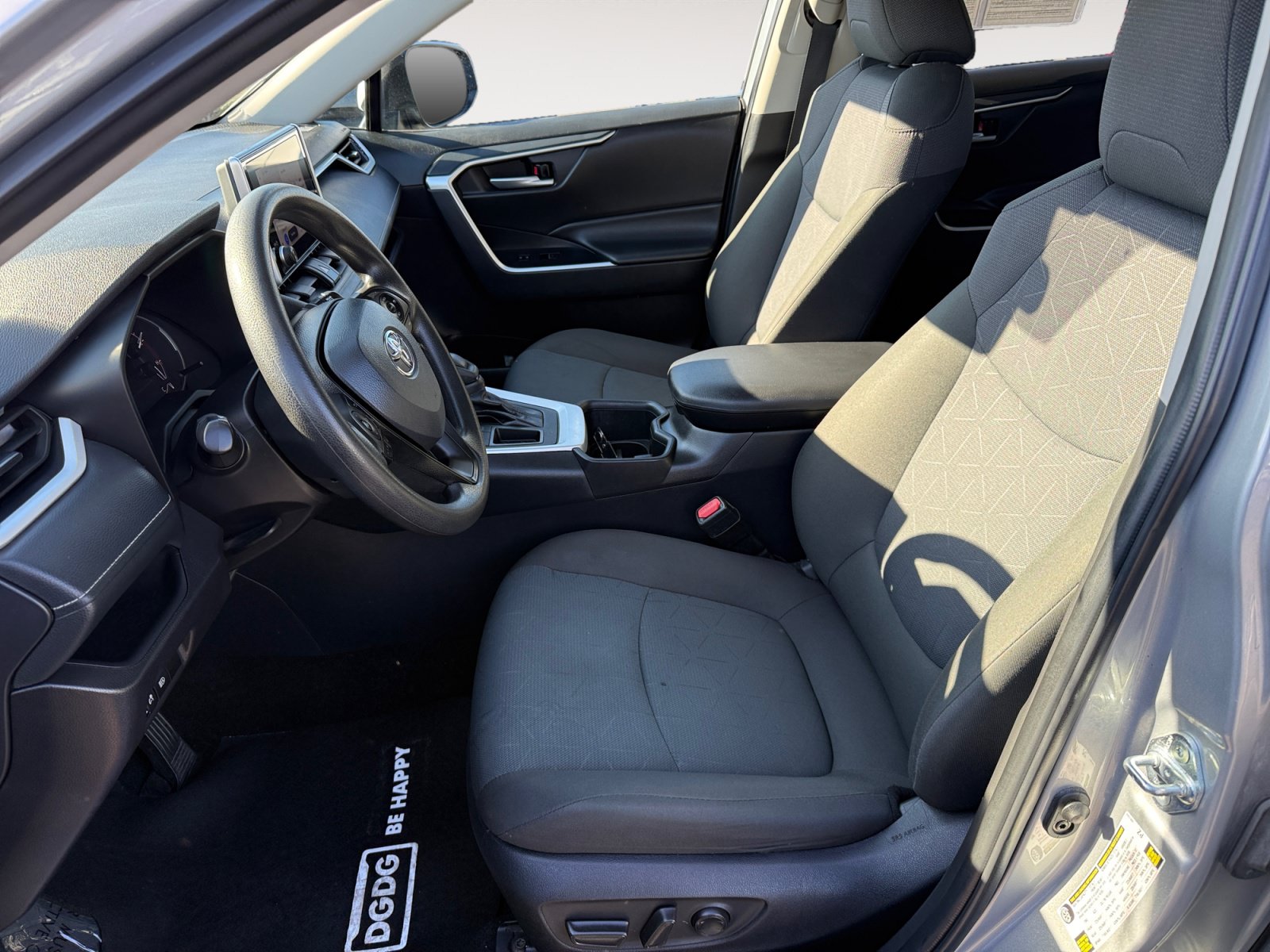 Used 2025 Toyota RAV4 XLE FWD image 10