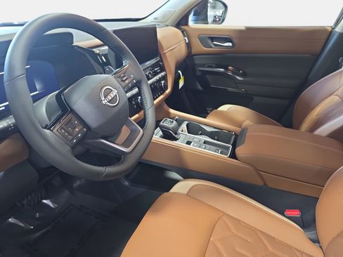 New 2026 Nissan Pathfinder Platinum FWD image 16