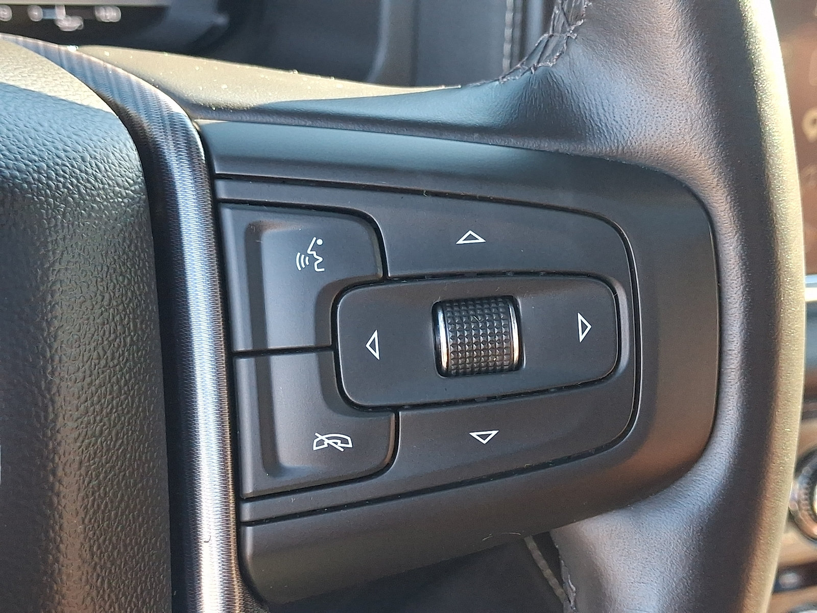 Used 2023 GMC Yukon XL Denali Ultimate AWD/4WD image 24