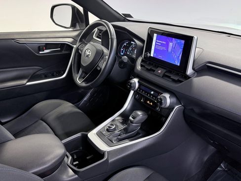 Used 2024 Toyota RAV4 SE image 10