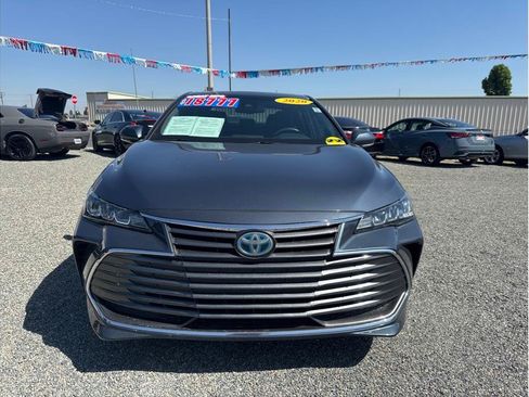 Used 2020 Toyota Avalon XLE w/ Moonroof Package FWD image 2