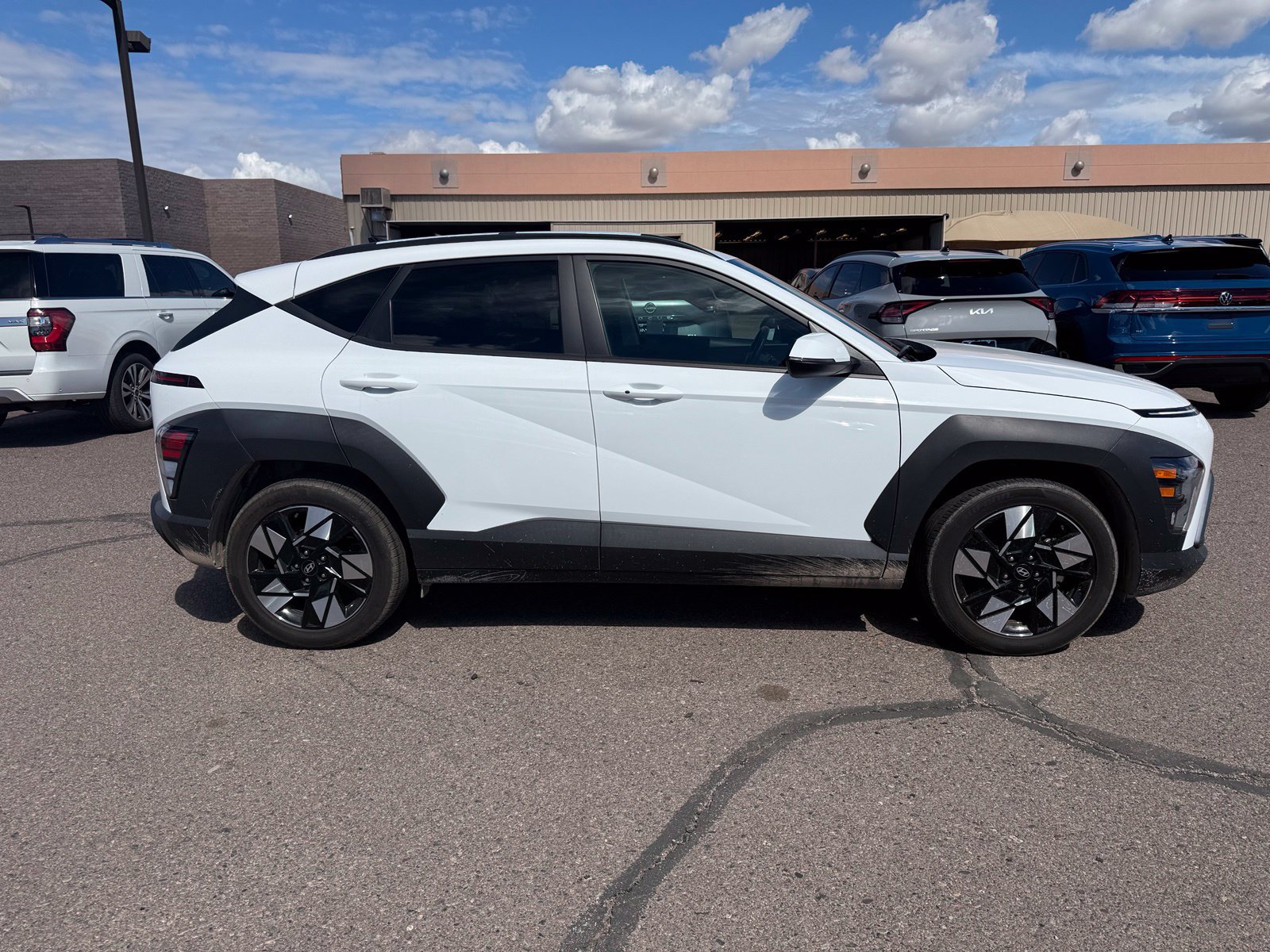 Used 2025 Hyundai Kona SEL FWD image 4