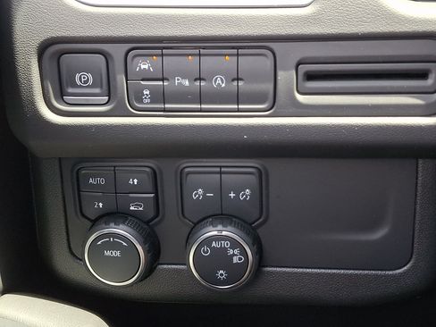 Used 2024 Chevrolet Tahoe LT AWD/4WD image 23