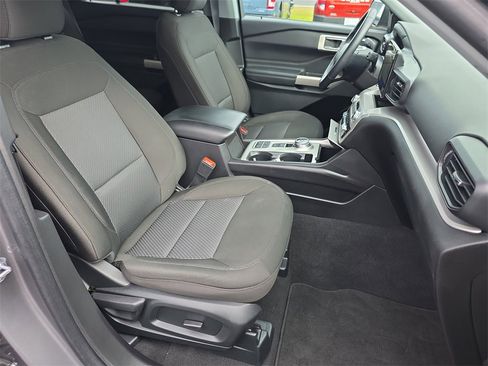 Used 2024 Ford Explorer XLT image 35