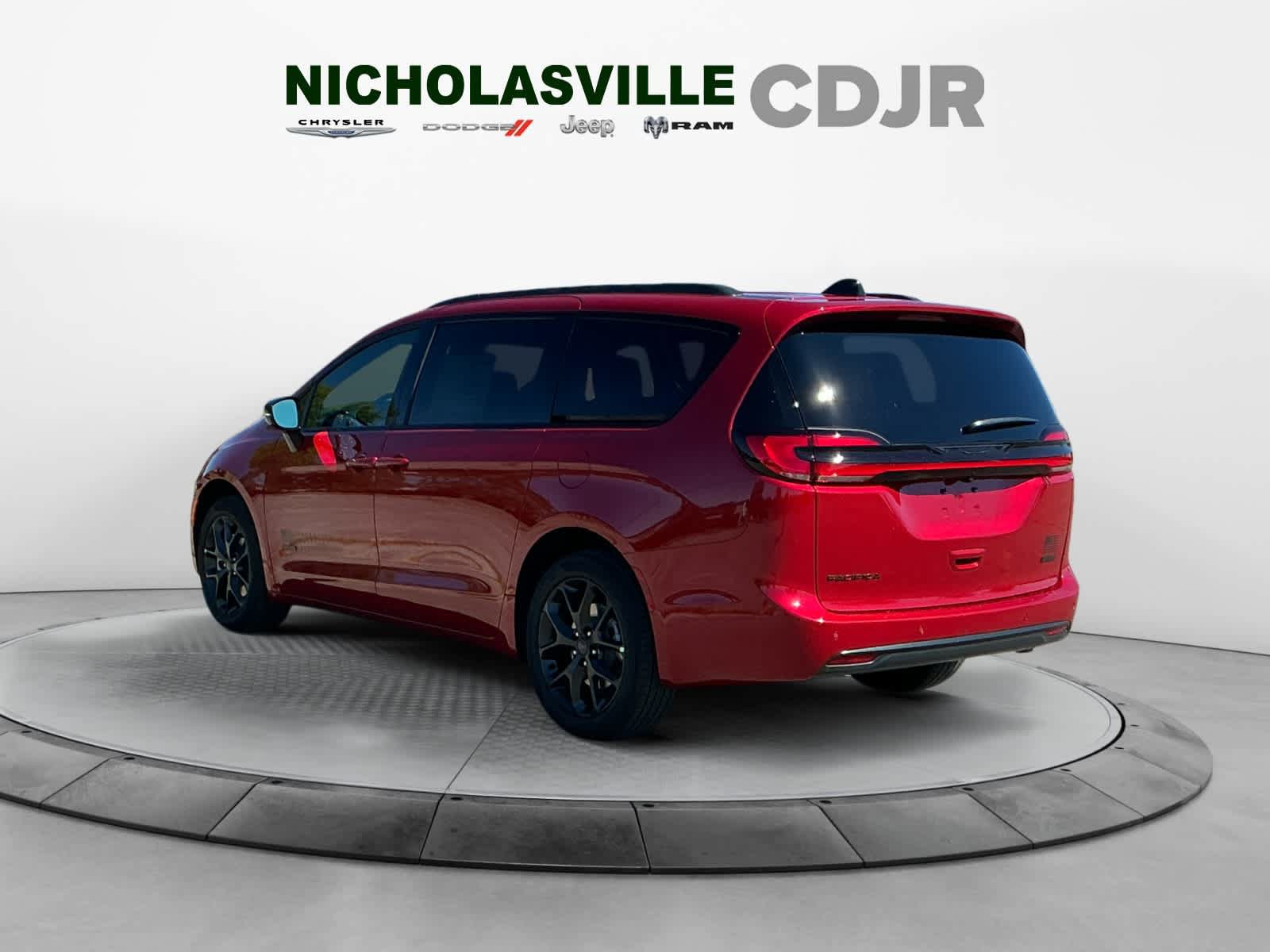 New 2027 Chrysler Pacifica Select AWD/4WD image 3
