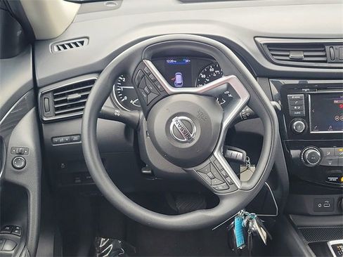 Used 2018 Nissan Rogue S image 23