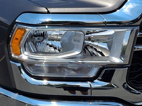 Used 2024 RAM 2500 Tradesman w/ Chrome Appearance Group AWD/4WD image 9