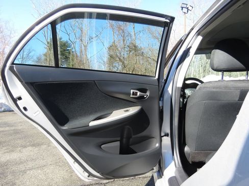 Used 2012 Toyota Corolla S image 18