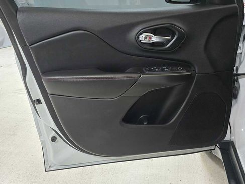 Used 2020 Jeep Cherokee Trailhawk w/ Comfort/Convenience Group image 23