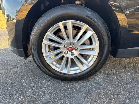 Used 2017 Jaguar F-PACE Prestige image 32
