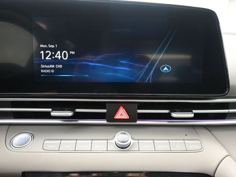 Certified 2025 Hyundai Elantra SEL image 11