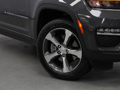 Certified 2022 Jeep Grand Cherokee Limited 4xe w/ Luxury Tech Group II AWD/4WD image 4