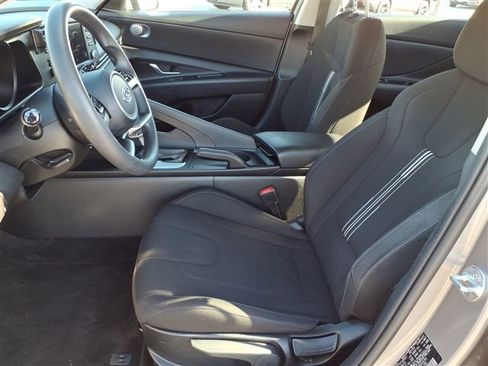 Used 2023 Hyundai Elantra SEL image 18