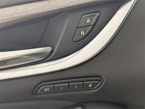 Used 2023 Buick Enclave Avenir w/ Avenir Technology Package image 11