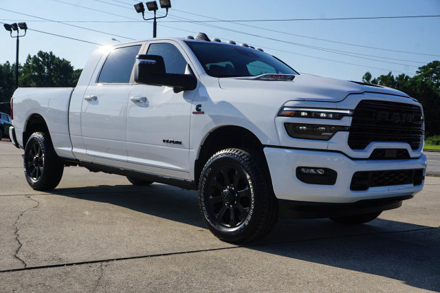 Used 2026 RAM 2500 Laramie AWD/4WD image 2