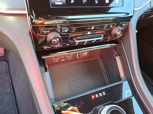 New 2025 Jeep Grand Cherokee Altitude image 12