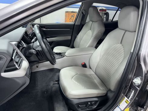 Used 2023 Toyota Camry SE image 14