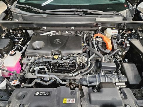 Used 2022 Toyota RAV4 LE AWD/4WD image 19
