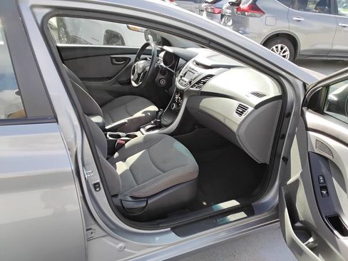 Used 2016 Hyundai Elantra SE w/ Option Group 02 image 8