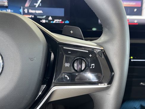 Certified 2025 BMW 530i image 23