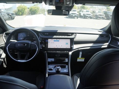 New 2026 Jeep Grand Cherokee Altitude image 24