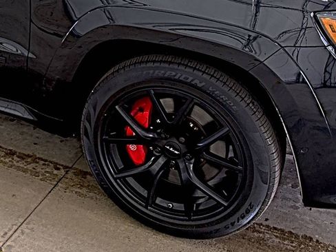 Used 2019 Jeep Grand Cherokee SRT image 9