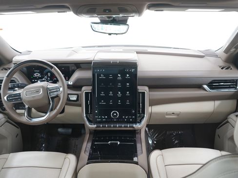 Used 2025 GMC Yukon XL Denali w/ Denali Reserve Package AWD/4WD image 16