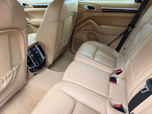 Used 2016 Porsche Cayenne AWD/4WD image 16