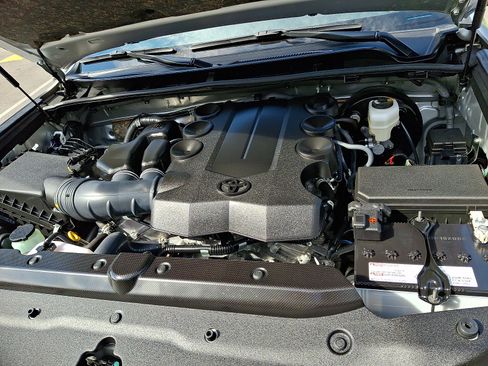 Used 2024 Toyota 4Runner SR5 Premium w/ Moonroof Package RWD image 31