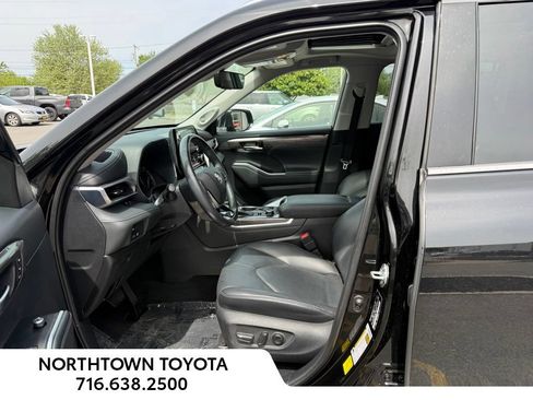 Used 2021 Toyota Highlander Limited AWD/4WD image 7