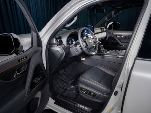 Used 2026 Lexus LX 600 4WD w/ Accessory Package (2T) image 11